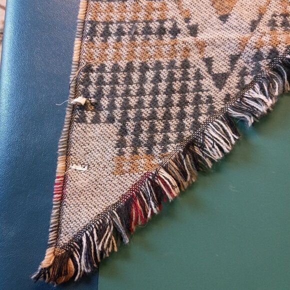 Southwest pattern Pointed End Scarf/Wrap Cottagecore Western Granny Chic - Picture 2 of 5